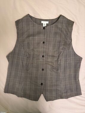H&M Gray Plaid Sleeveless Button Vest